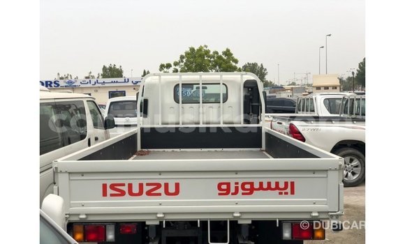 Acheter Import Utilitaire Isuzu Elf Blanc à Import - Dubai, Harare Acheter Import Utilitaire Isuzu Elf Blanc à Import - Dubai, Harare