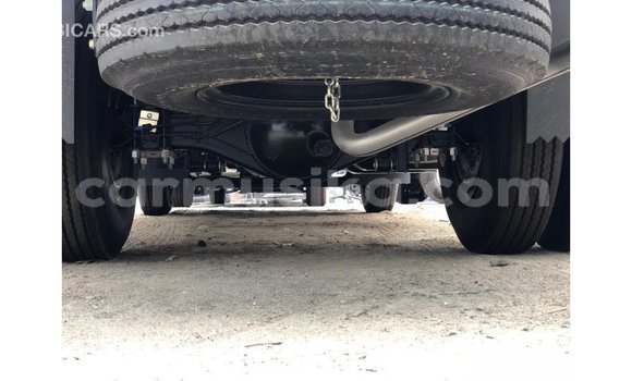 Acheter Import Utilitaire Isuzu Elf Blanc à Import - Dubai, Harare Acheter Import Utilitaire Isuzu Elf Blanc à Import - Dubai, Harare