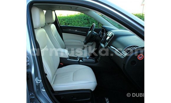 Tenga Imported Chrysler 300 Zvimwe Mota in Import - Dubai in Harare Tenga Imported Chrysler 300 Zvimwe Mota in Import - Dubai in Harare