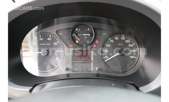 Nunua Imported Peugeot Partner Nyeupe Gari ndani ya Import - Dubai nchini Harare