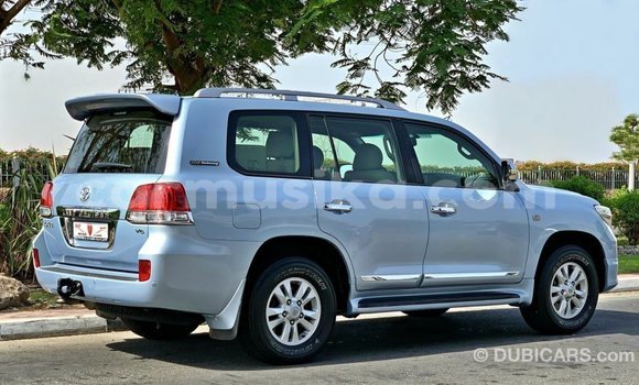 Acheter Import Voiture Toyota Land Cruiser Bleu à Import - Dubai, Harare Acheter Import Voiture Toyota Land Cruiser Bleu à Import - Dubai, Harare