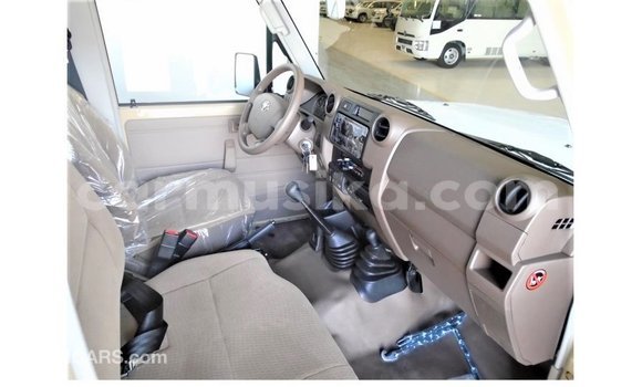 Acheter Import Voiture Toyota Land Cruiser Beige à Import - Dubai, Harare Acheter Import Voiture Toyota Land Cruiser Beige à Import - Dubai, Harare