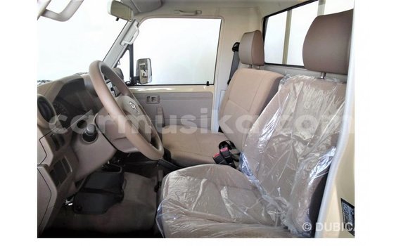 Acheter Import Voiture Toyota Land Cruiser Beige à Import - Dubai, Harare Acheter Import Voiture Toyota Land Cruiser Beige à Import - Dubai, Harare