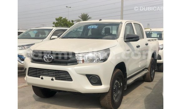 Acheter Import Voiture Toyota Hilux Blanc à Import - Dubai, Harare Acheter Import Voiture Toyota Hilux Blanc à Import - Dubai, Harare