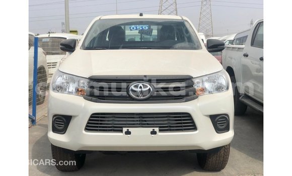 Acheter Import Voiture Toyota Hilux Blanc à Import - Dubai, Harare Acheter Import Voiture Toyota Hilux Blanc à Import - Dubai, Harare