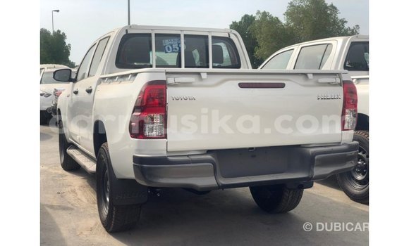 Acheter Import Voiture Toyota Hilux Blanc à Import - Dubai, Harare Acheter Import Voiture Toyota Hilux Blanc à Import - Dubai, Harare