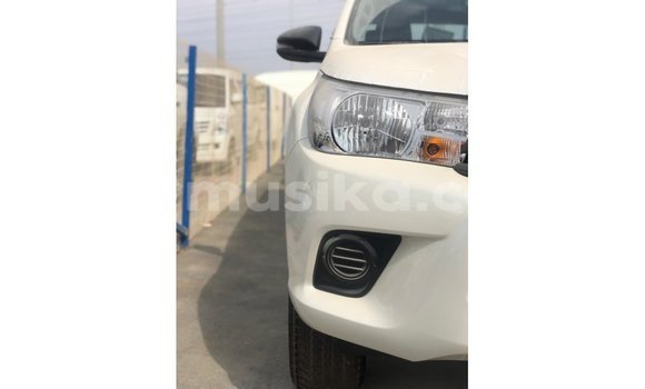 Acheter Import Voiture Toyota Hilux Blanc à Import - Dubai, Harare Acheter Import Voiture Toyota Hilux Blanc à Import - Dubai, Harare