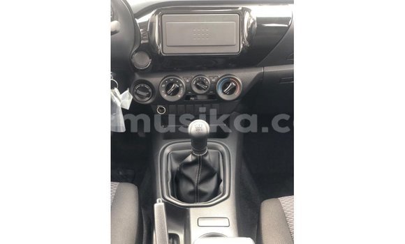 Acheter Import Voiture Toyota Hilux Blanc à Import - Dubai, Harare Acheter Import Voiture Toyota Hilux Blanc à Import - Dubai, Harare