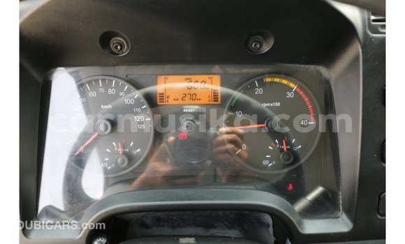 Nunua Imported Mitsubishi Fuso Nyeupe Lori ndani ya Import - Dubai nchini Harare