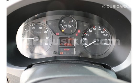 Nunua Imported Peugeot Partner Nyeupe Gari ndani ya Import - Dubai nchini Harare
