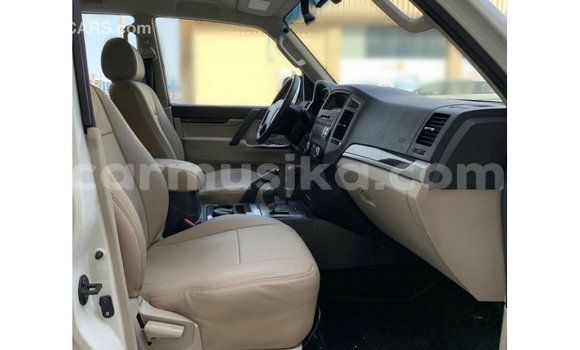 Buy Import Mitsubishi Pajero White Car in Import - Dubai in Harare Buy Import Mitsubishi Pajero White Car in Import - Dubai in Harare
