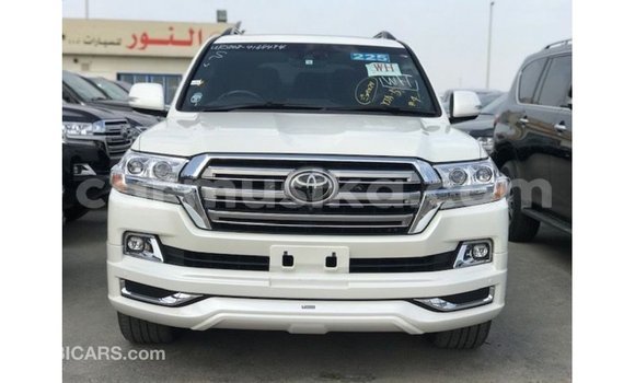 Tenga Imported Toyota Land Cruiser Chena Mota in Import - Dubai in Harare Tenga Imported Toyota Land Cruiser Chena Mota in Import - Dubai in Harare
