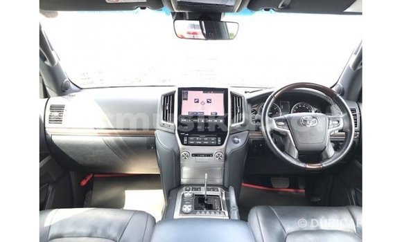Tenga Imported Toyota Land Cruiser Chena Mota in Import - Dubai in Harare Tenga Imported Toyota Land Cruiser Chena Mota in Import - Dubai in Harare