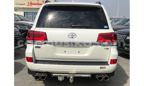Tenga Imported Toyota Land Cruiser Chena Mota in Import - Dubai in Harare Tenga Imported Toyota Land Cruiser Chena Mota in Import - Dubai in Harare