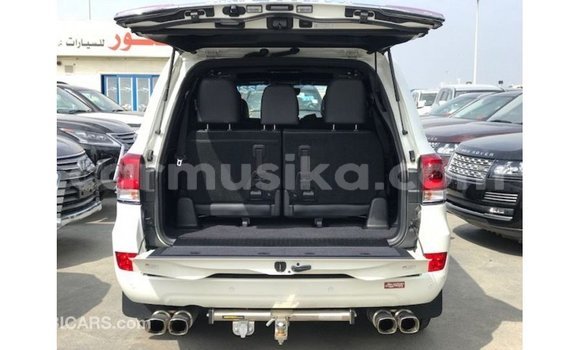 Tenga Imported Toyota Land Cruiser Chena Mota in Import - Dubai in Harare Tenga Imported Toyota Land Cruiser Chena Mota in Import - Dubai in Harare