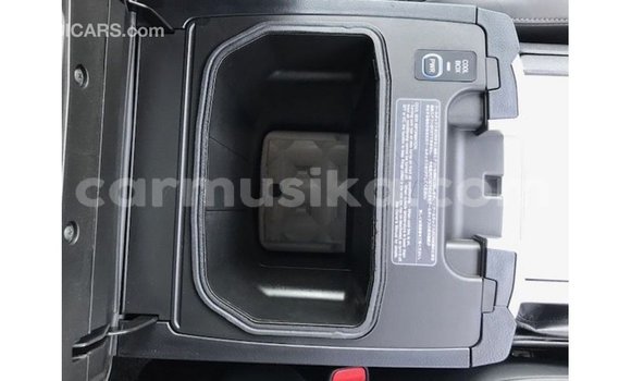 Tenga Imported Toyota Land Cruiser Chena Mota in Import - Dubai in Harare Tenga Imported Toyota Land Cruiser Chena Mota in Import - Dubai in Harare