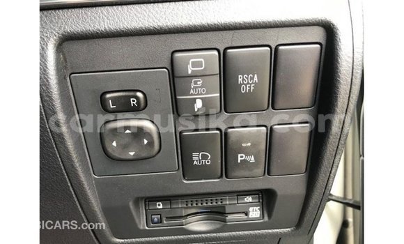 Tenga Imported Toyota Land Cruiser Chena Mota in Import - Dubai in Harare Tenga Imported Toyota Land Cruiser Chena Mota in Import - Dubai in Harare