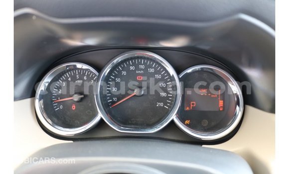 Nunua Imported Renault Duster Nyeupe Gari ndani ya Import - Dubai nchini Harare