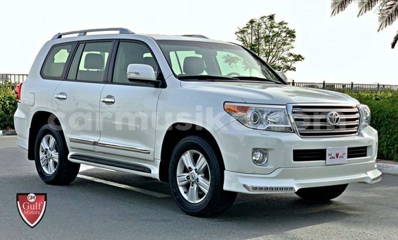 Acheter Import Voiture Toyota Land Cruiser Blanc à Import - Dubai, Harare Acheter Import Voiture Toyota Land Cruiser Blanc à Import - Dubai, Harare