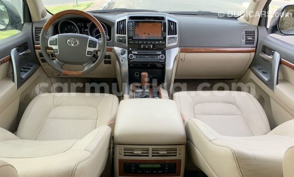 Acheter Import Voiture Toyota Land Cruiser Blanc à Import - Dubai, Harare Acheter Import Voiture Toyota Land Cruiser Blanc à Import - Dubai, Harare