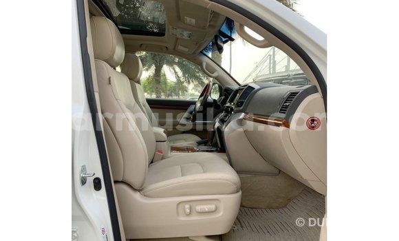 Acheter Import Voiture Toyota Land Cruiser Blanc à Import - Dubai, Harare Acheter Import Voiture Toyota Land Cruiser Blanc à Import - Dubai, Harare