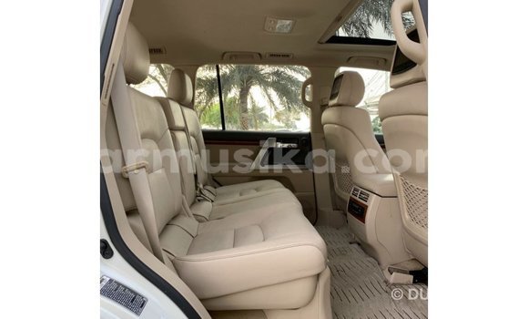 Acheter Import Voiture Toyota Land Cruiser Blanc à Import - Dubai, Harare Acheter Import Voiture Toyota Land Cruiser Blanc à Import - Dubai, Harare
