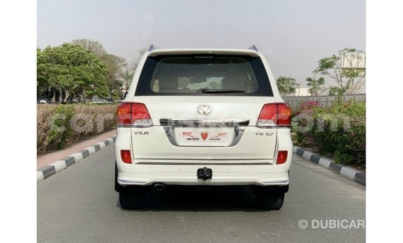 Acheter Import Voiture Toyota Land Cruiser Blanc à Import - Dubai, Harare Acheter Import Voiture Toyota Land Cruiser Blanc à Import - Dubai, Harare