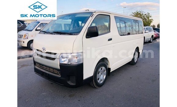 Acheter Import Voiture Toyota Hiace Blanc à Import - Dubai, Harare