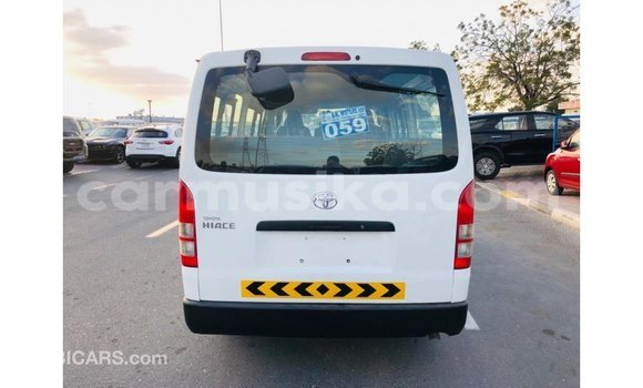 Tenga Imported Toyota Hiace Chena Mota in Import - Dubai in Harare Tenga Imported Toyota Hiace Chena Mota in Import - Dubai in Harare