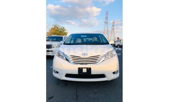 Tenga Imported Toyota Sienna Chena Mota in Import - Dubai in Harare Tenga Imported Toyota Sienna Chena Mota in Import - Dubai in Harare