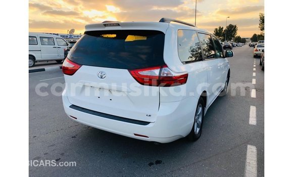 Tenga Imported Toyota Sienna Chena Mota in Import - Dubai in Harare Tenga Imported Toyota Sienna Chena Mota in Import - Dubai in Harare