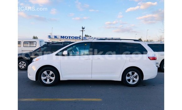 Tenga Imported Toyota Sienna Chena Mota in Import - Dubai in Harare Tenga Imported Toyota Sienna Chena Mota in Import - Dubai in Harare