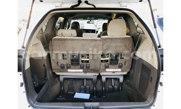 Tenga Imported Toyota Sienna Chena Mota in Import - Dubai in Harare Tenga Imported Toyota Sienna Chena Mota in Import - Dubai in Harare
