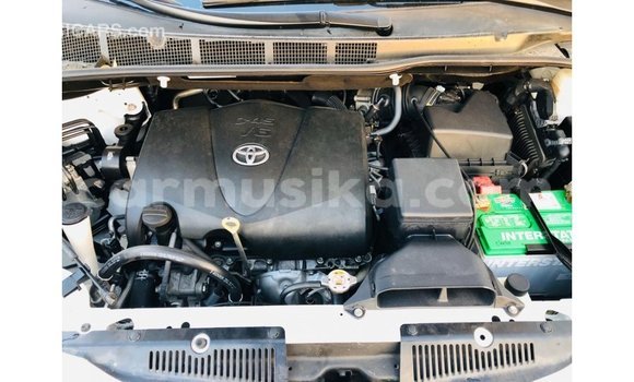 Tenga Imported Toyota Sienna Chena Mota in Import - Dubai in Harare Tenga Imported Toyota Sienna Chena Mota in Import - Dubai in Harare
