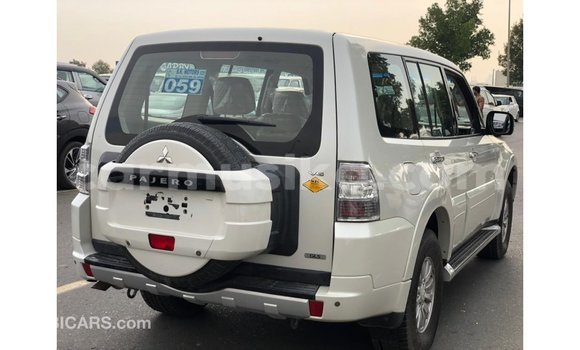 Buy Import Mitsubishi Pajero White Car in Import - Dubai in Harare Buy Import Mitsubishi Pajero White Car in Import - Dubai in Harare