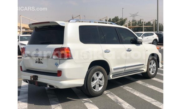Buy Import Toyota Land Cruiser White Car in Import - Dubai in Harare Buy Import Toyota Land Cruiser White Car in Import - Dubai in Harare