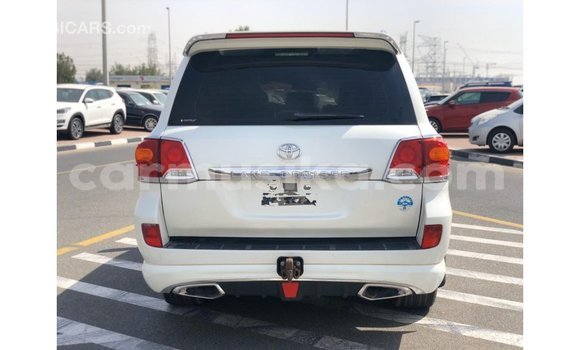 Buy Import Toyota Land Cruiser White Car in Import - Dubai in Harare Buy Import Toyota Land Cruiser White Car in Import - Dubai in Harare