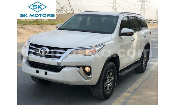 Tenga Imported Toyota Fortuner Chena Mota in Import - Dubai in Harare