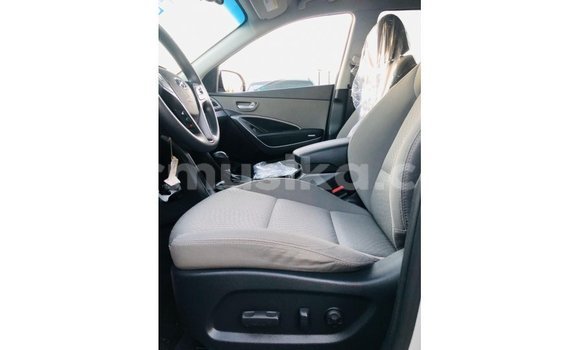 Tenga Imported Hyundai Santa Fe Zvimwe Mota in Import - Dubai in Harare Tenga Imported Hyundai Santa Fe Zvimwe Mota in Import - Dubai in Harare
