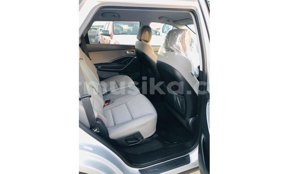 Tenga Imported Hyundai Santa Fe Zvimwe Mota in Import - Dubai in Harare Tenga Imported Hyundai Santa Fe Zvimwe Mota in Import - Dubai in Harare