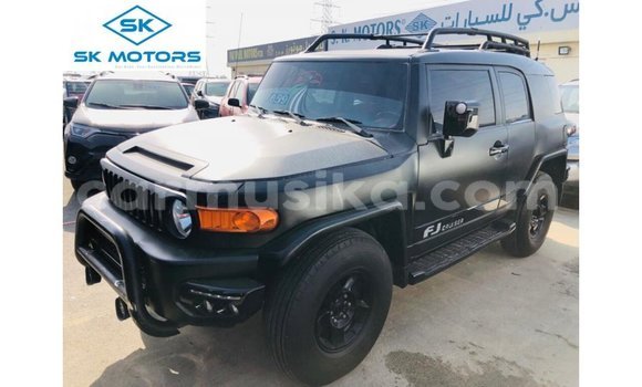 Nunua Imported Toyota FJ Cruiser Nyeusi Gari ndani ya Import - Dubai nchini Harare