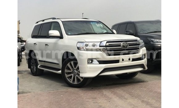 Nunua Imported Toyota Land Cruiser Nyeupe Gari ndani ya Import - Dubai nchini Harare Nunua Imported Toyota Land Cruiser Nyeupe Gari ndani ya Import - Dubai nchini Harare