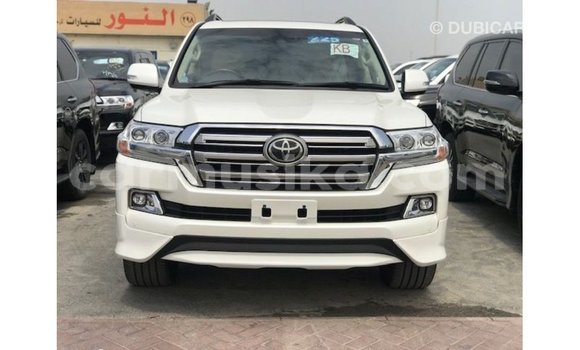 Nunua Imported Toyota Land Cruiser Nyeupe Gari ndani ya Import - Dubai nchini Harare Nunua Imported Toyota Land Cruiser Nyeupe Gari ndani ya Import - Dubai nchini Harare