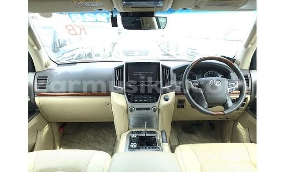 Nunua Imported Toyota Land Cruiser Nyeupe Gari ndani ya Import - Dubai nchini Harare Nunua Imported Toyota Land Cruiser Nyeupe Gari ndani ya Import - Dubai nchini Harare