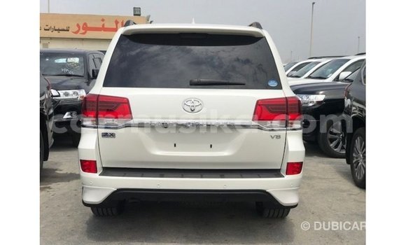 Nunua Imported Toyota Land Cruiser Nyeupe Gari ndani ya Import - Dubai nchini Harare Nunua Imported Toyota Land Cruiser Nyeupe Gari ndani ya Import - Dubai nchini Harare
