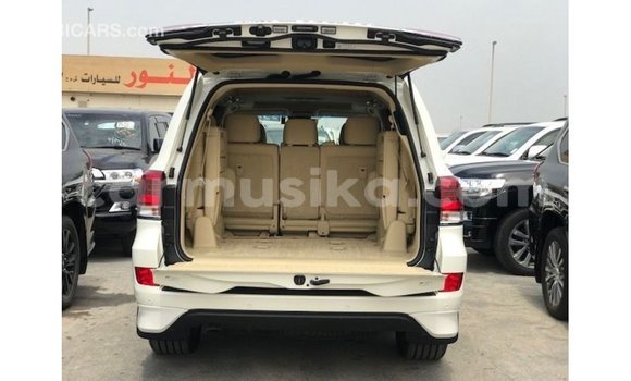 Nunua Imported Toyota Land Cruiser Nyeupe Gari ndani ya Import - Dubai nchini Harare Nunua Imported Toyota Land Cruiser Nyeupe Gari ndani ya Import - Dubai nchini Harare