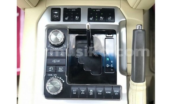 Nunua Imported Toyota Land Cruiser Nyeupe Gari ndani ya Import - Dubai nchini Harare Nunua Imported Toyota Land Cruiser Nyeupe Gari ndani ya Import - Dubai nchini Harare