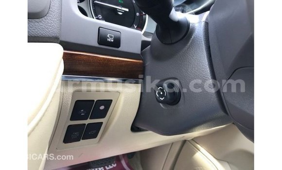 Nunua Imported Toyota Land Cruiser Nyeupe Gari ndani ya Import - Dubai nchini Harare Nunua Imported Toyota Land Cruiser Nyeupe Gari ndani ya Import - Dubai nchini Harare