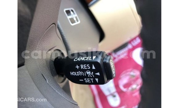 Nunua Imported Toyota Land Cruiser Nyeupe Gari ndani ya Import - Dubai nchini Harare Nunua Imported Toyota Land Cruiser Nyeupe Gari ndani ya Import - Dubai nchini Harare