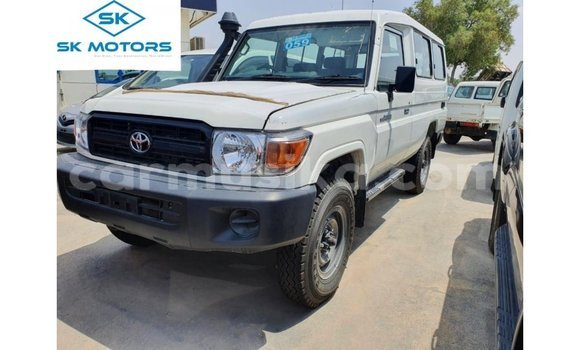 Buy Import Toyota Land Cruiser White Car in Import - Dubai in Harare
